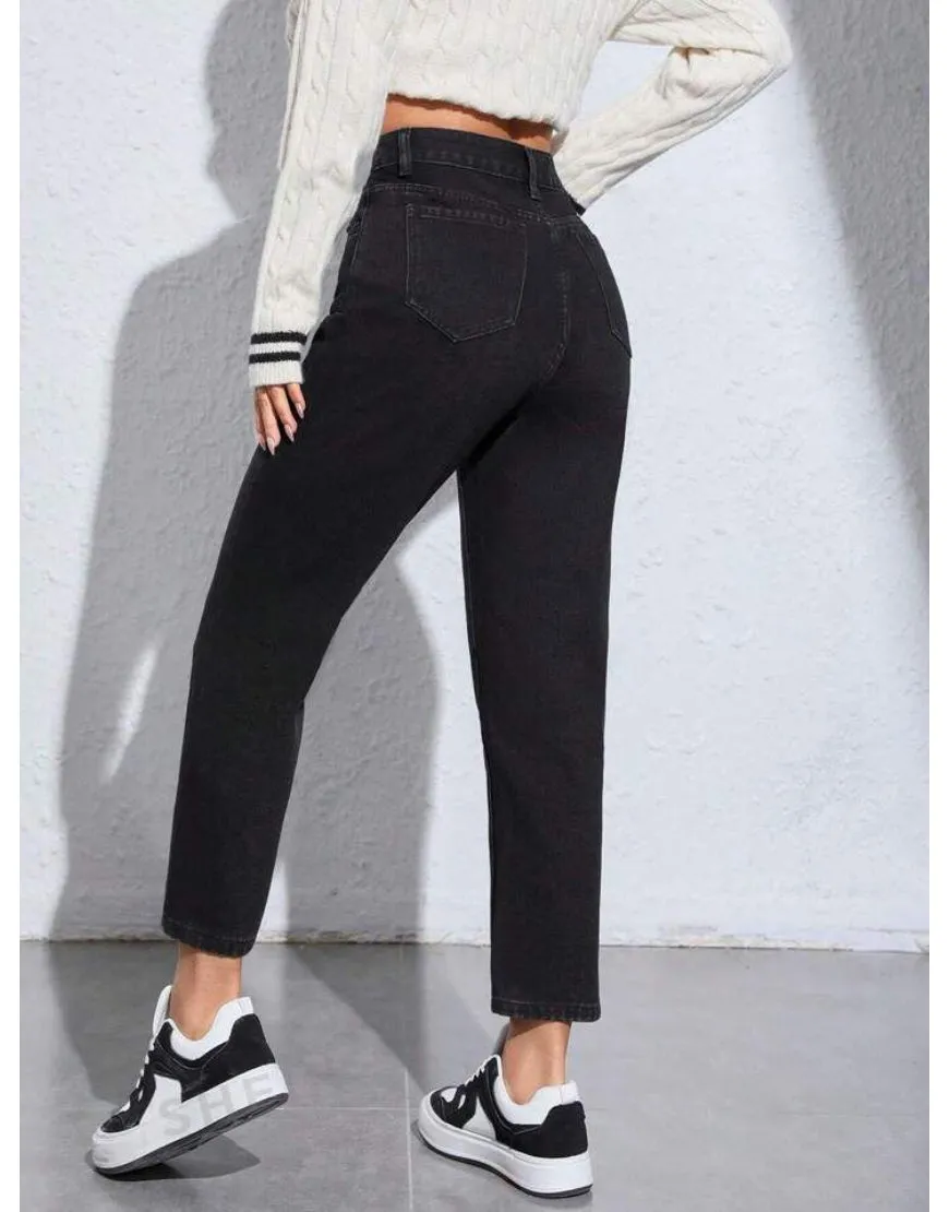 Mom Fit Jeans in Jet Black