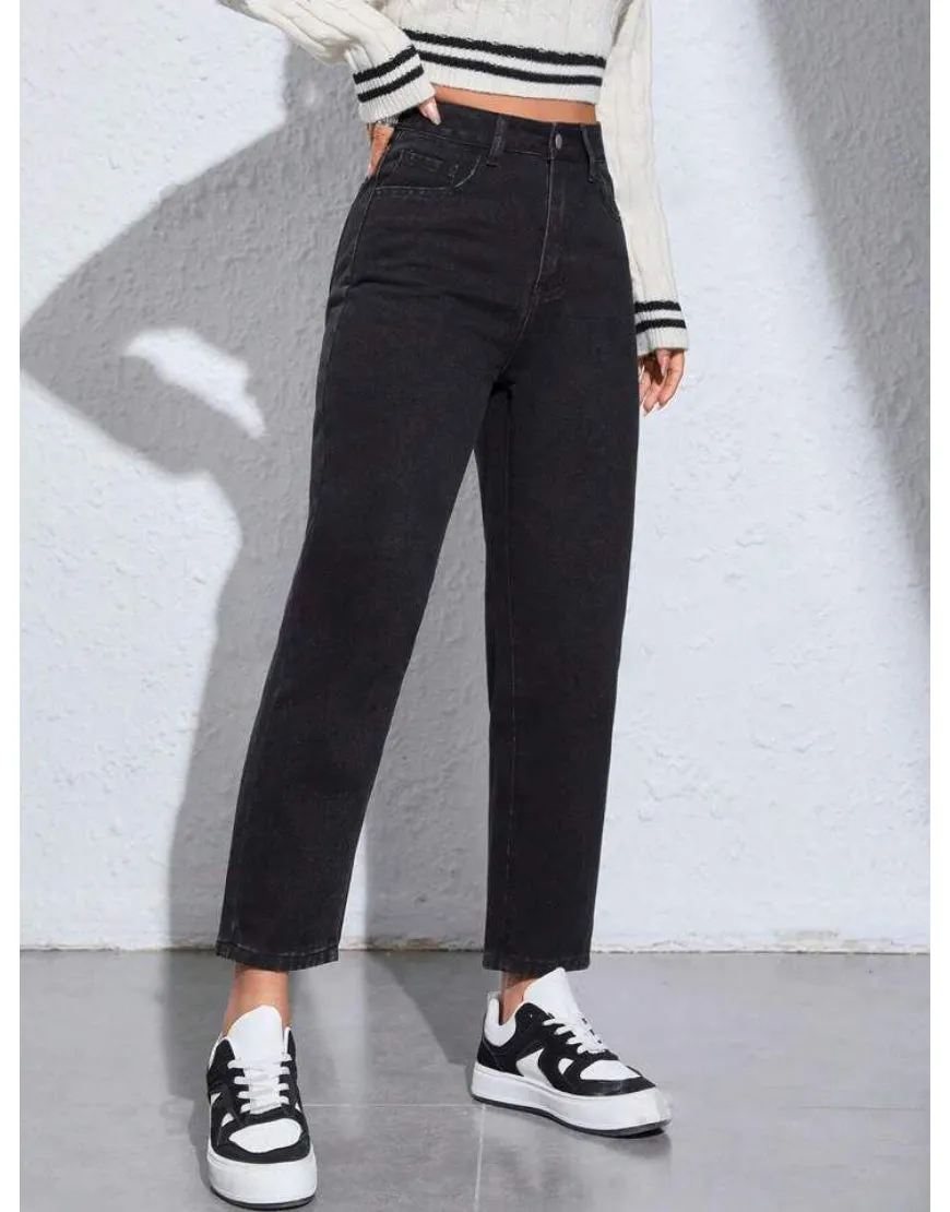 Mom Fit Jeans in Jet Black