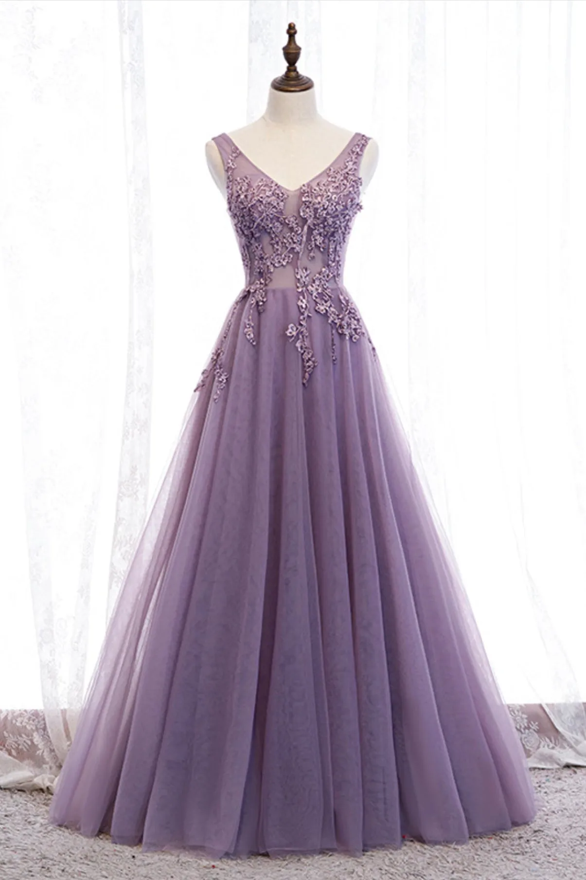 Purple V-Neck Lace Long Prom Dresses A-Line Evening Party Dresses